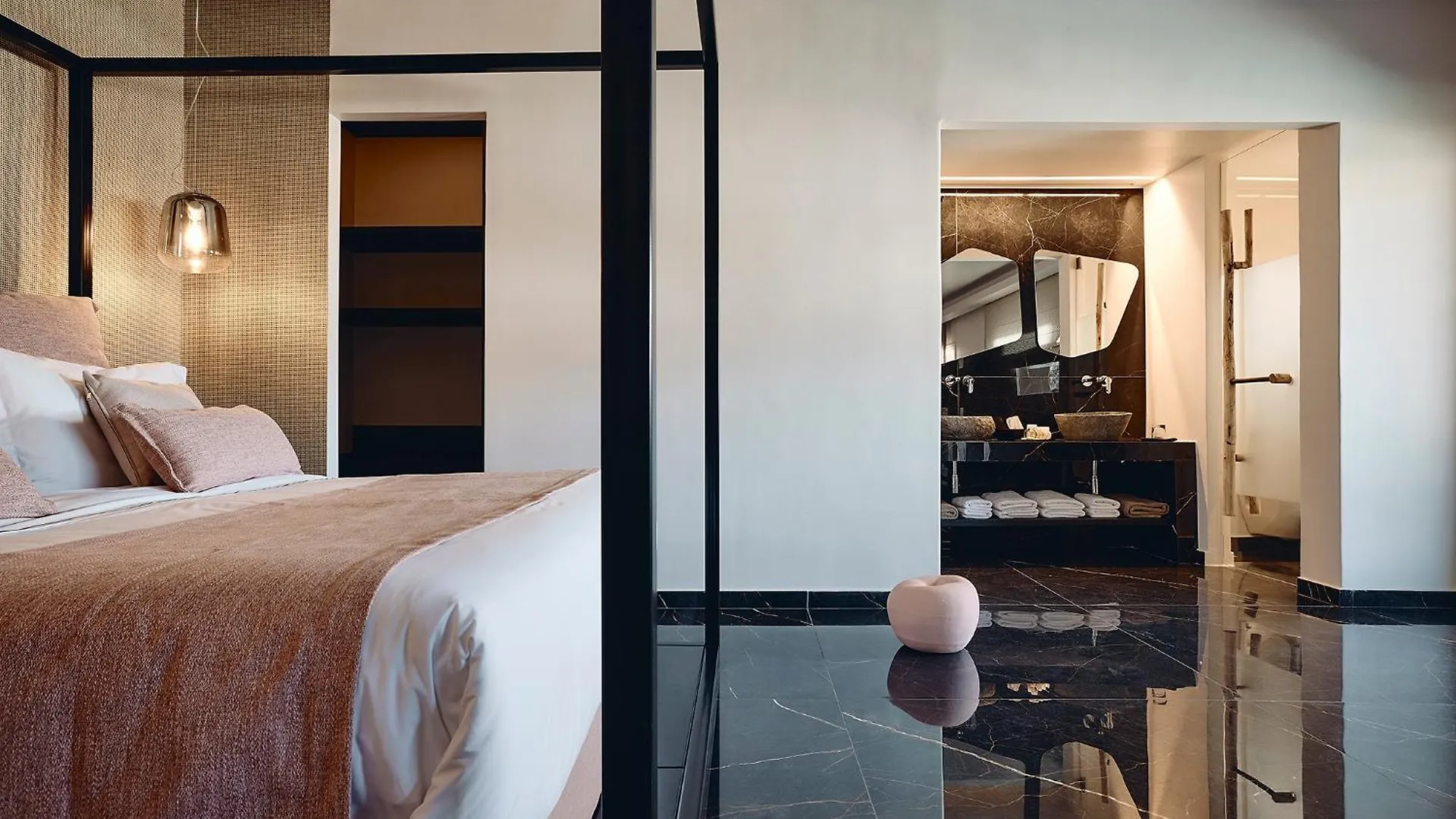 Amazon Mykonos Suites & Spa Agios Ioannis Diakoftis 5*,