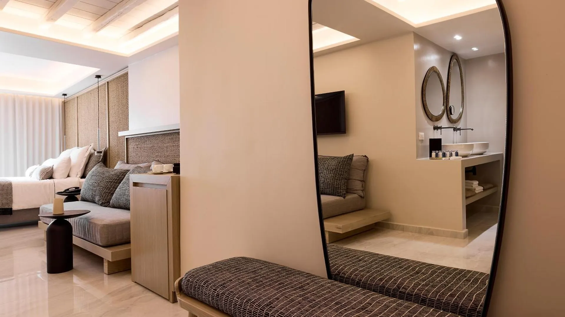 Amazon Mykonos Suites & Spa Agios Ioannis Diakoftis Hotel