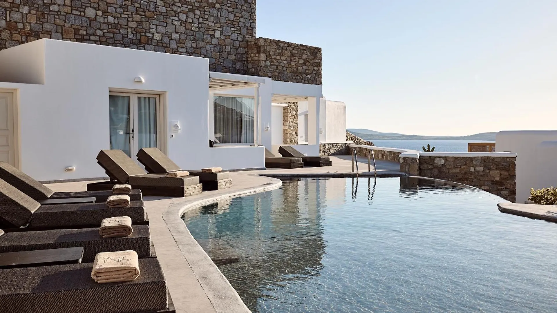 Amazon Mykonos Suites & Spa Agios Ioannis Diakoftis Hotel