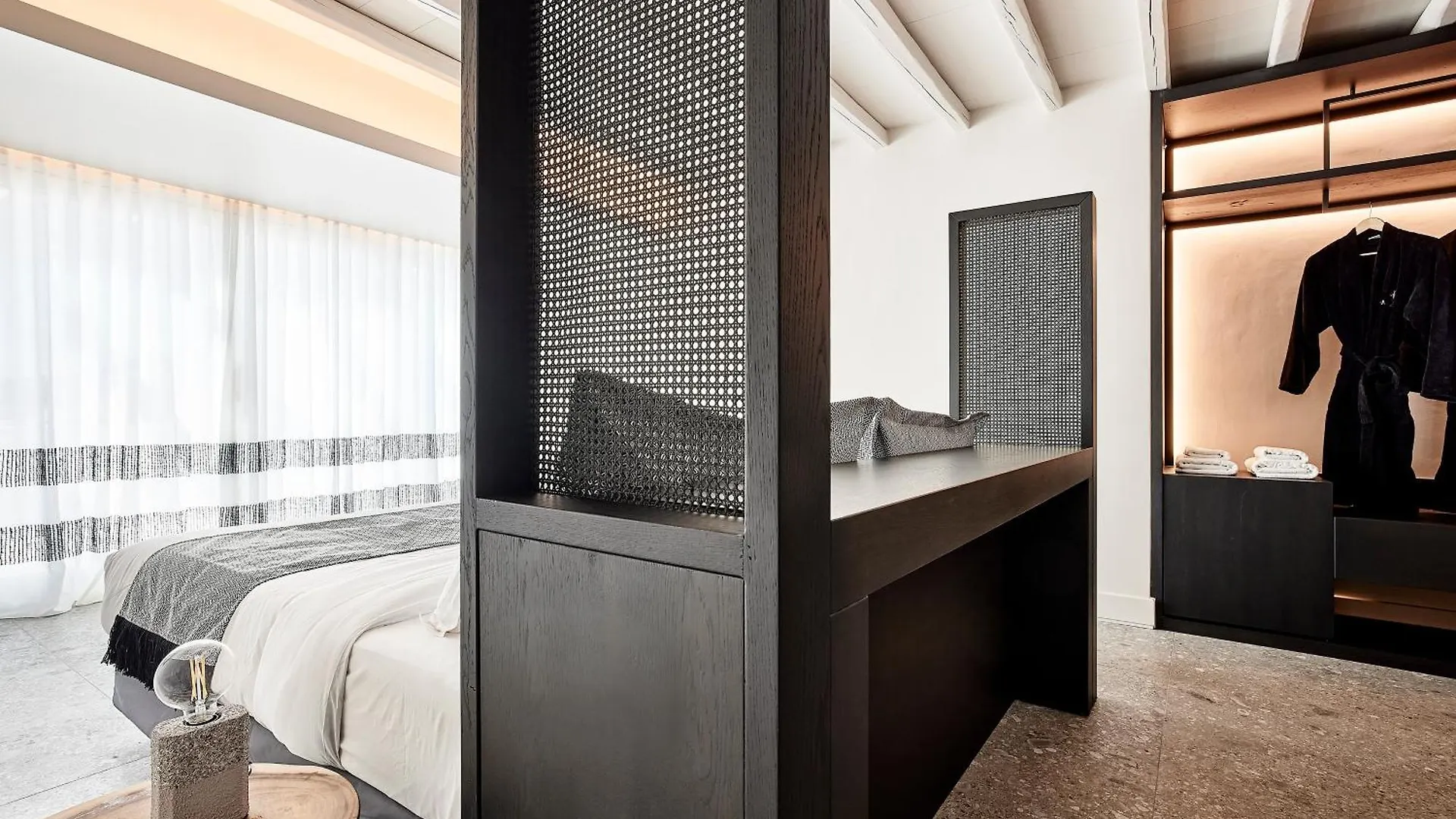 Amazon Mykonos Suites & Spa Agios Ioannis Diakoftis Hotel